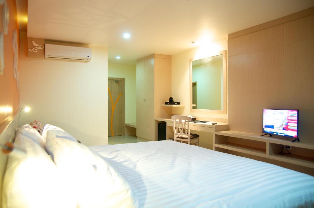 Jolly Suites&Spa Petkasem Haōhng Khēm Екстериор снимка